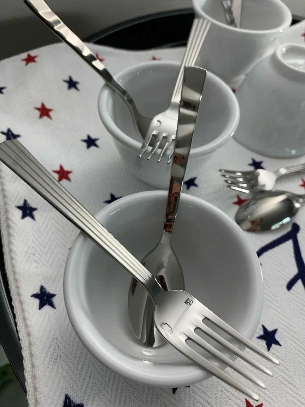 ONEIDA 18 Pc Set for 6 Guests - High End Dipping Party
